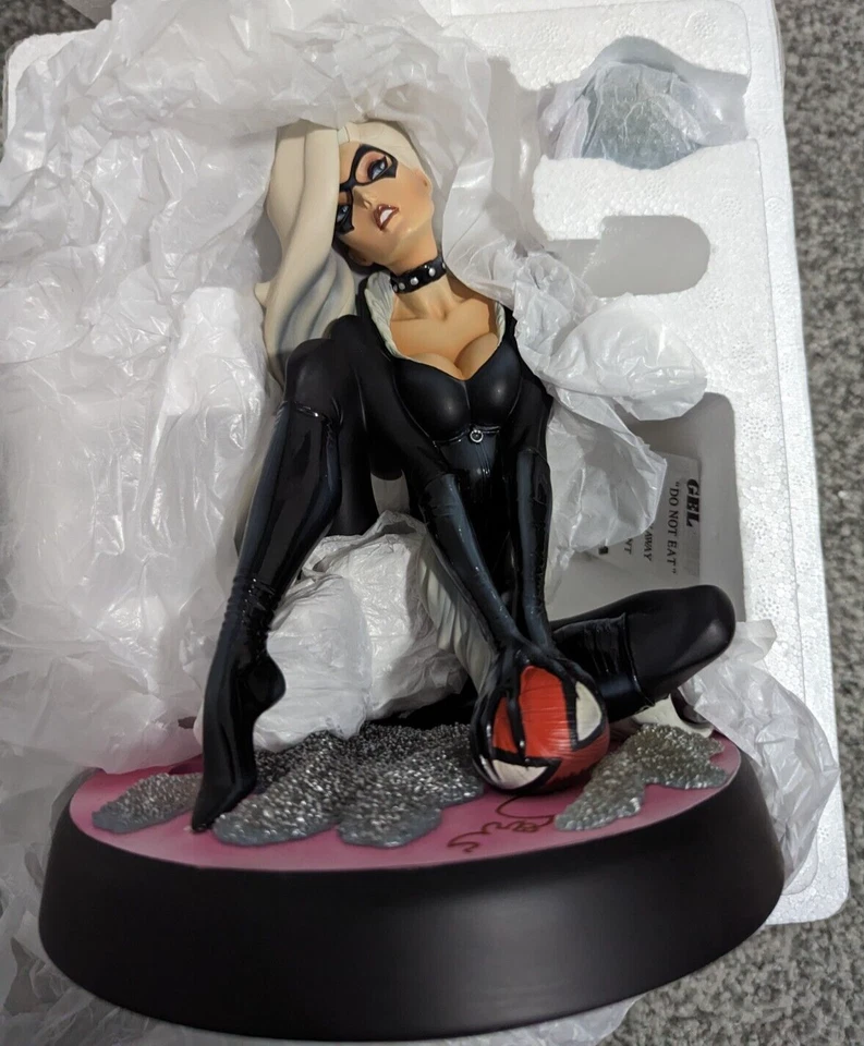 Estatua Comiquette Gato Negro Edición Exclusiva por J. Scott Campbell Sideshow Foto 4 de 4