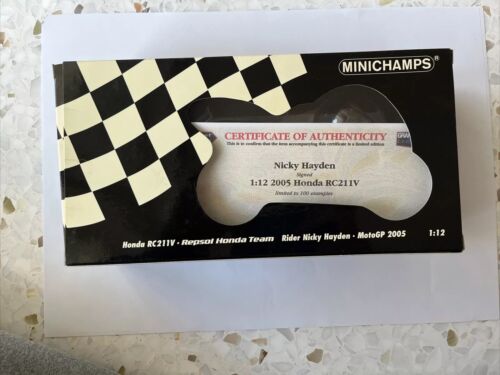 Minichamps 1:12 Nicky Hayden Repsol Honda RC211V 2005 MotoGP SIGNED + COA - Foto 5 di 13