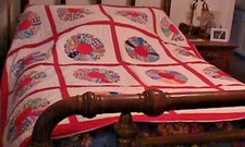 Antique quilt Dresden Plate red white