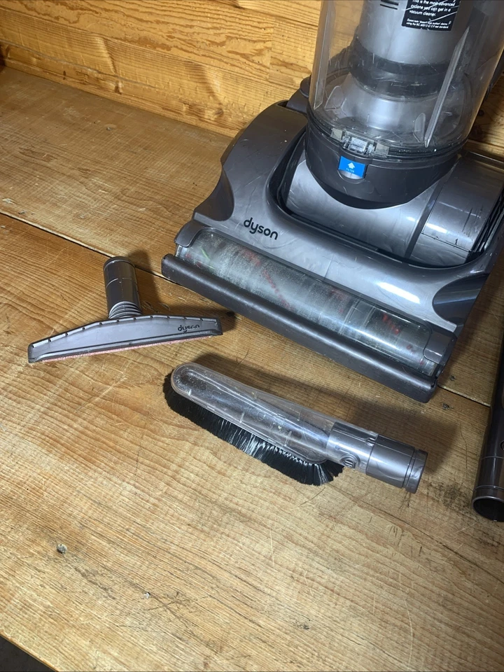 Dyson Absolute DC17 Asthma & Allergy Upright Vacuum Cleaner with ATTACHMENTS - Image 3 of 4
