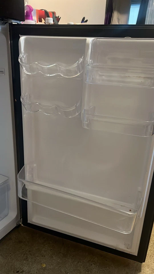 Magic Chef HMDR1000BE 10,1 ft³ Refrigerador con congelador superior - negro Foto 3 de 4