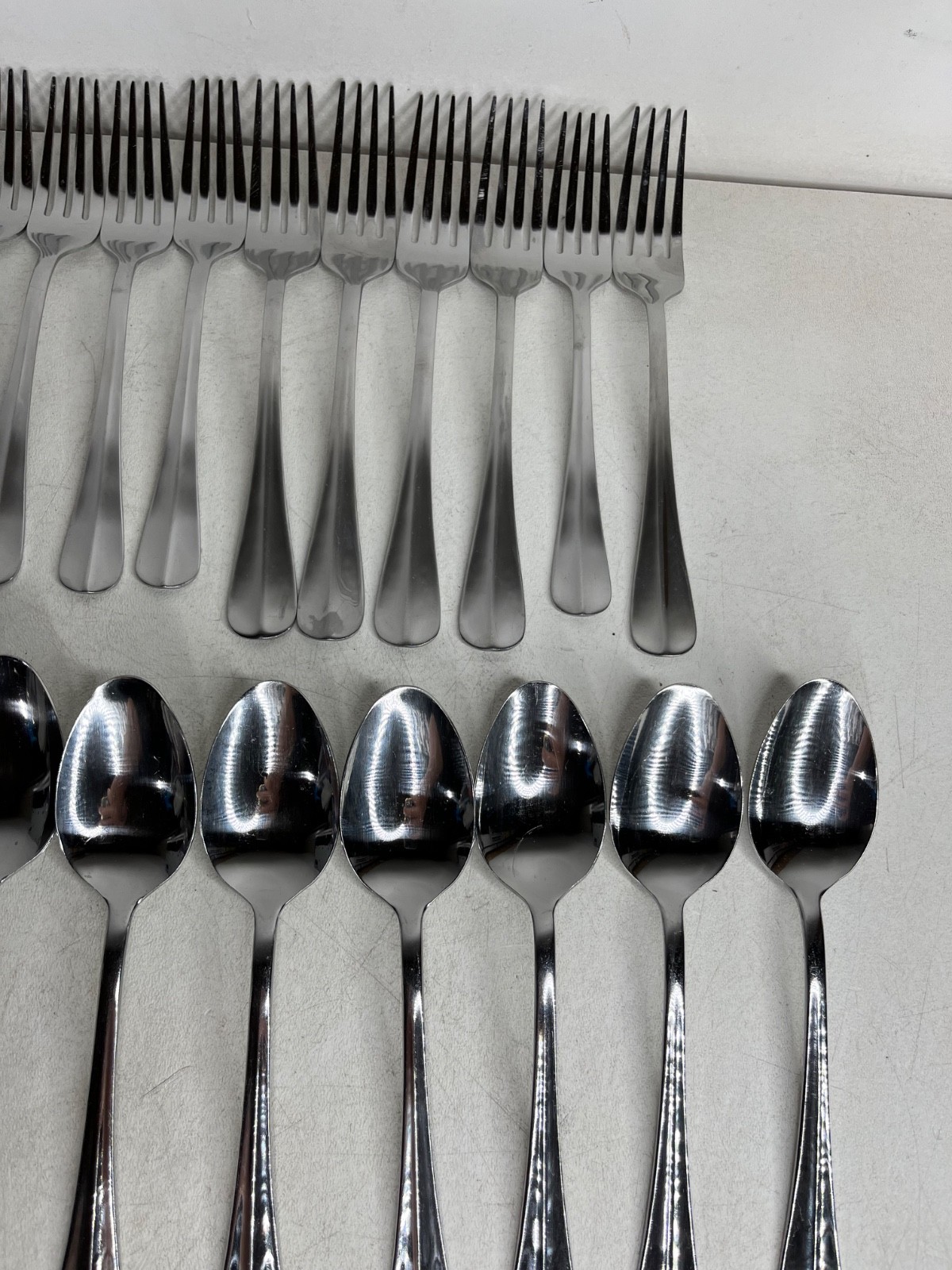 Towle Living Collection WAVE Flatware 37pc Stainless Steel Knives Forks Spoons