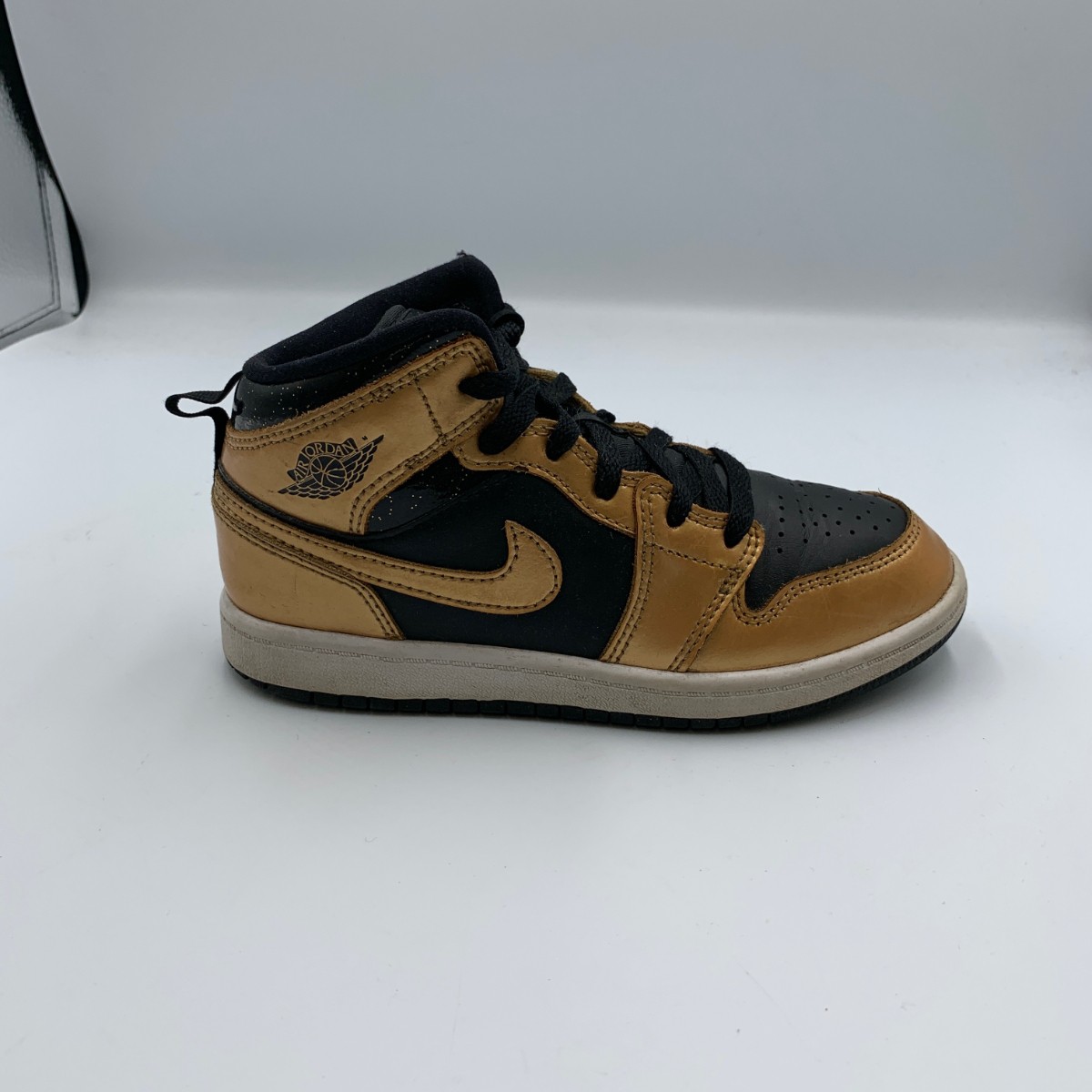 Nike Air Jordan 1 Mid SE DR6968-071 Youth 1 Shoes Gold Black Basketball Sneakers