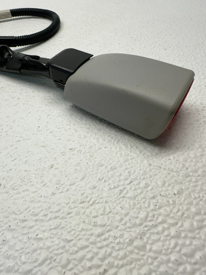 Lexus Es350 2007-2011 hebilla de cinturón de seguridad delantero izquierdo 7323033600 OEM 242173 Foto 3 de 4