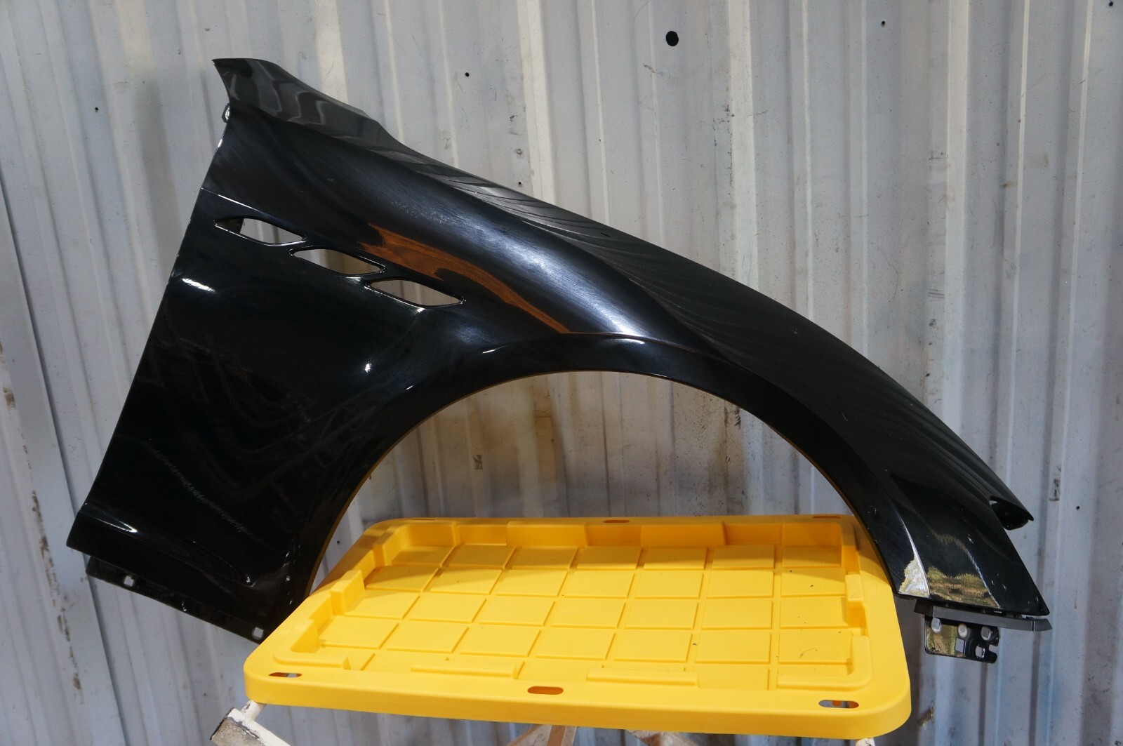 2014-2017 maserati ghibli front right passenger fender black - LOCAL PICKUP ONLY