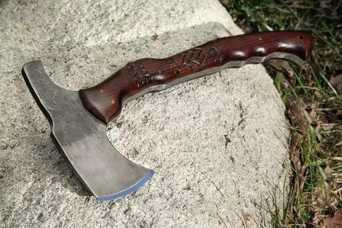 Handmade Carbon Steel Tomahawk Tactical Axe For Hunting Camping & Outdoor.  AU - Foto 1 di 8