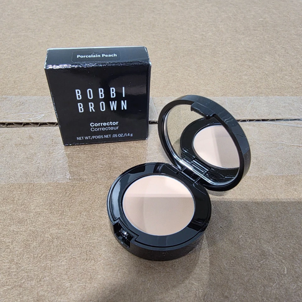 Corrector de melocotón de porcelana marrón Bobbi tamaño completo Foto 2 de 2