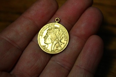 Pendant, Brass souvenir featuring the laureated head of the French Republic