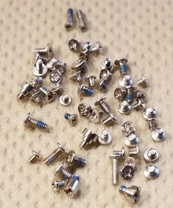 Nuevo Juego Completo de Tornillos de Repuesto y Tornillos Inferior Pentalobe para iPHONE 5 PLATEADO Foto 2 de 4