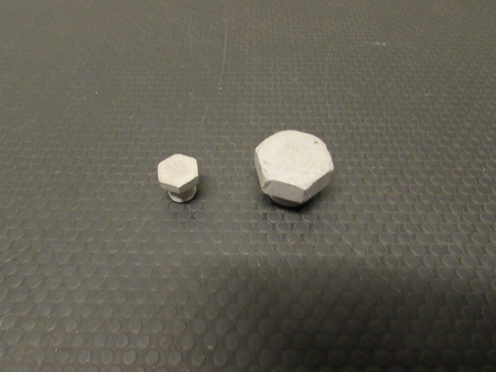 Original Harley Timing & Crankcase Drain Plugs 4052 Knucklehead