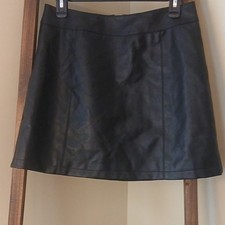 FOREVER 21 Women's L Regular Black Solid Faux Leather Mini Skirt Front Zip