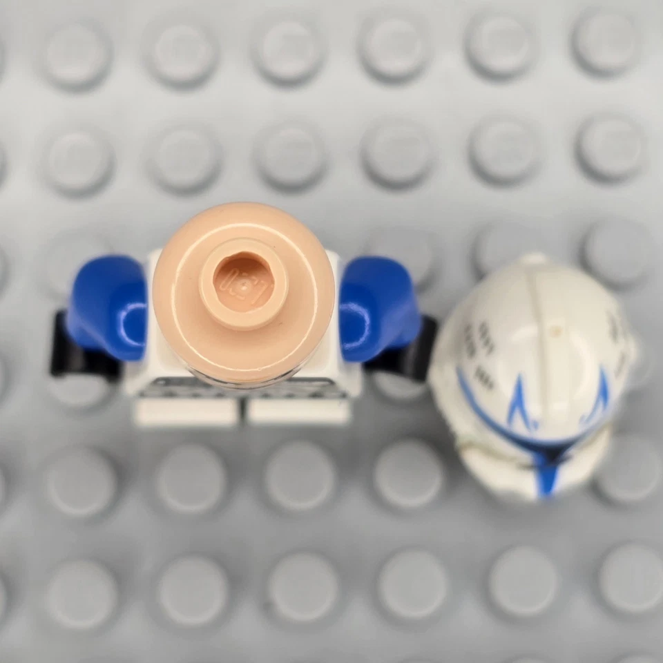 Lego Star Wars Minifigure SW0450 Clone Trooper Captain Rex 501st Legion Phase 2 - Image 4 of 4
