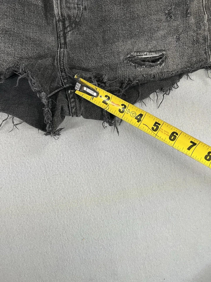 Pantalones Cortos Para Mujer Levi's 501 30 Negros Denim Distress Deshilachado Dobladillo 3 Botones Novia Foto 3 de 4