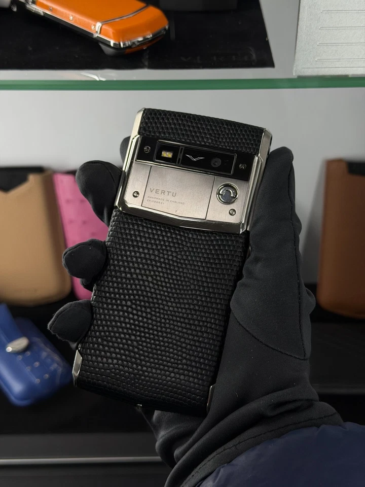 Vertu Original Brand Signature Touch 2014 Lizard🦎 - Black (Unlocked) - Image 3 of 4