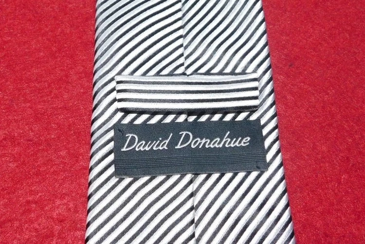 DAVID DONAHUE HECHO EN EE. UU. CORBATA A RAYAS NEGRAS/BLANCAS - CORBATAS - CORBATAS DE DISEÑADOR. Foto 3 de 3