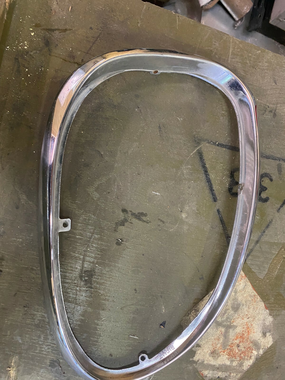 ROLLS ROYCE SILVER SERAPH / BENTLEY ARNAGE RIGHT TAIL LIGHT CHROME SURROUND.