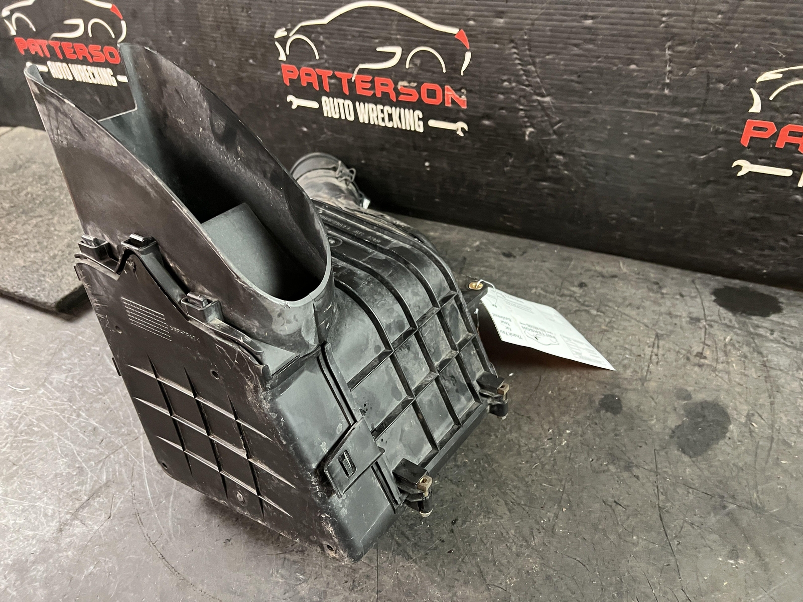 2002 MASERATI SPYDER 4.2 AIR INTAKE CLEANER FILTER BOX WITH TUBES