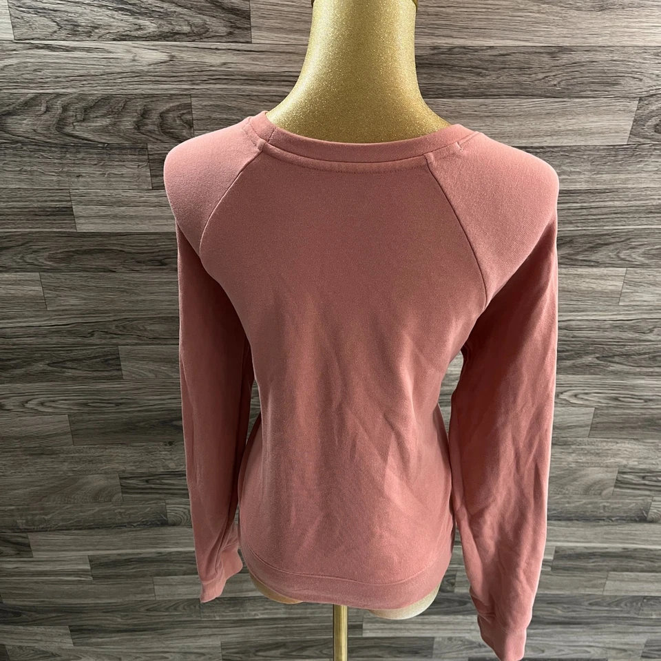 Camisa pulóver rosa cuello redondo suelta Under Armour manga larga para mujer talla mediana Foto 3 de 4