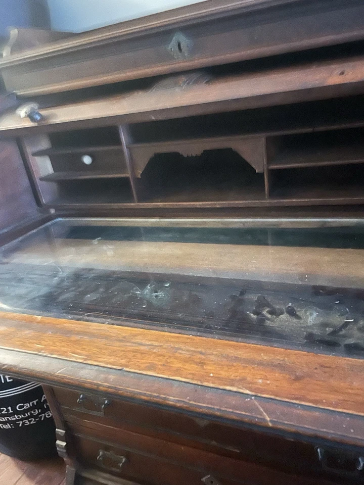 Escritorio antiguo con tapa enrollable Foto 4 de 4