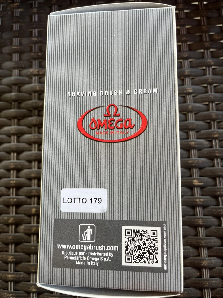 Cepillo de afeitar Omega, jabón y soporte Foto 2 de 4