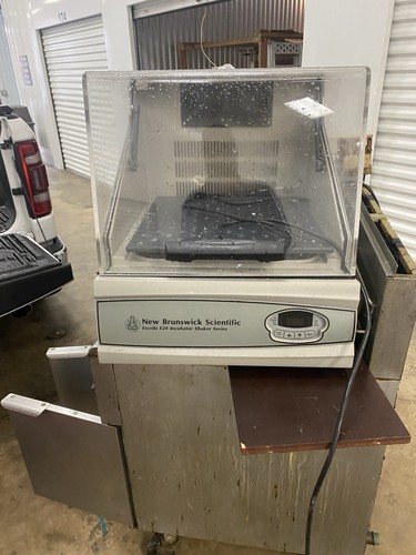 R202046 New Brunswick EXCELLA 24R Heating / Cooling Shaker Incubator Inc/Ref