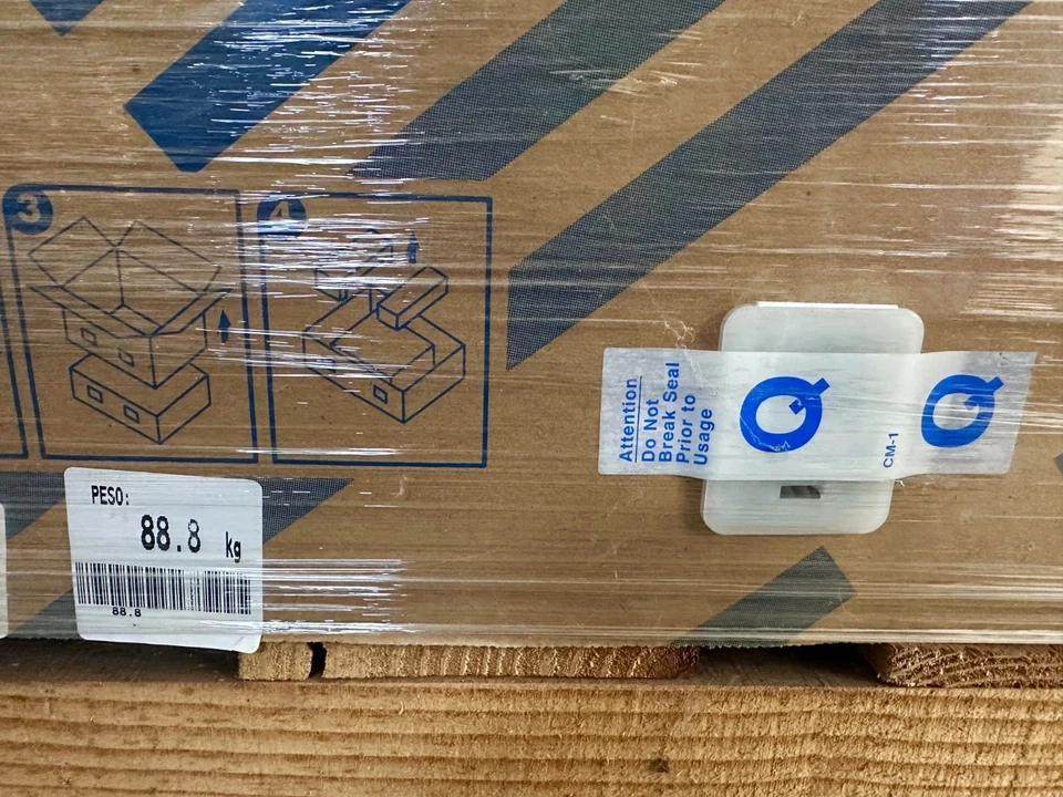 New Factory Sealed IBM BladeCenter H Chassis 8852-HC1 Enterprise Server System - Image 4 of 4