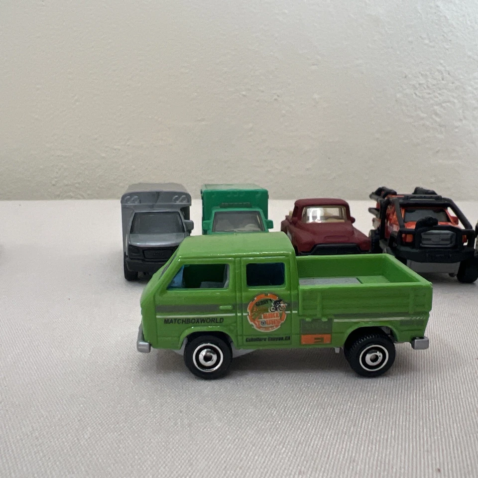 Matchbox Emergency Vehicle Cars Trucks News Van Airport Shuttle 9 Total - Image 4 of 4