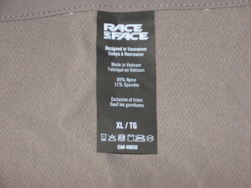 Race Face Indy Men's Charcoal Shorts XL 36" - Image 4 of 4