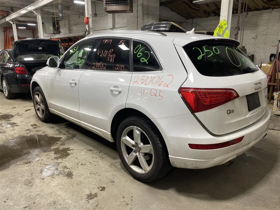 PLASTIC ENGINE COVER Audi Q5 2011 11 1383044 Foto 4 de 4