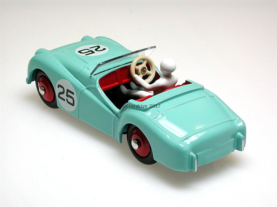 DINKY TOYS TRIUMPH TR2 - No 111 - 1:43 SCALE DIE CAST MODEL