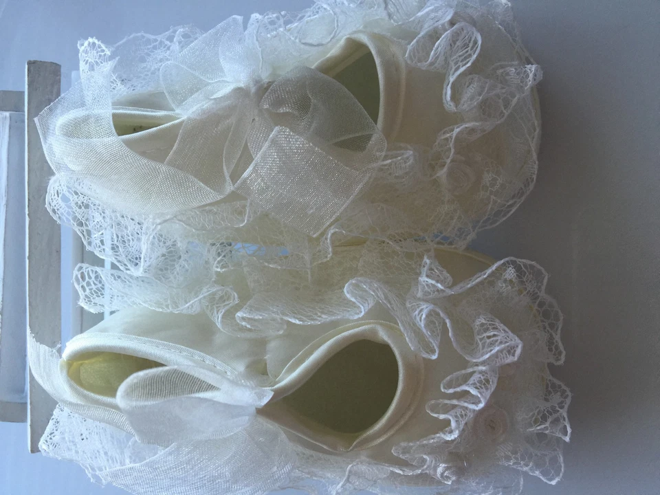 Nuevo Bebé Recién Nacido Infante Niñas Beige Bautizo Bautizo Zapatos de Encaje  Foto 3 de 4