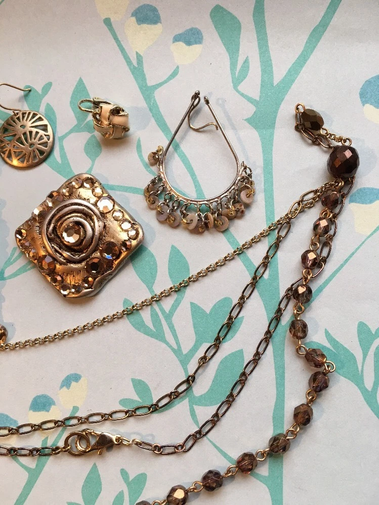 Vintage Jewelry Crafting Parts Repair Beads  BB-23