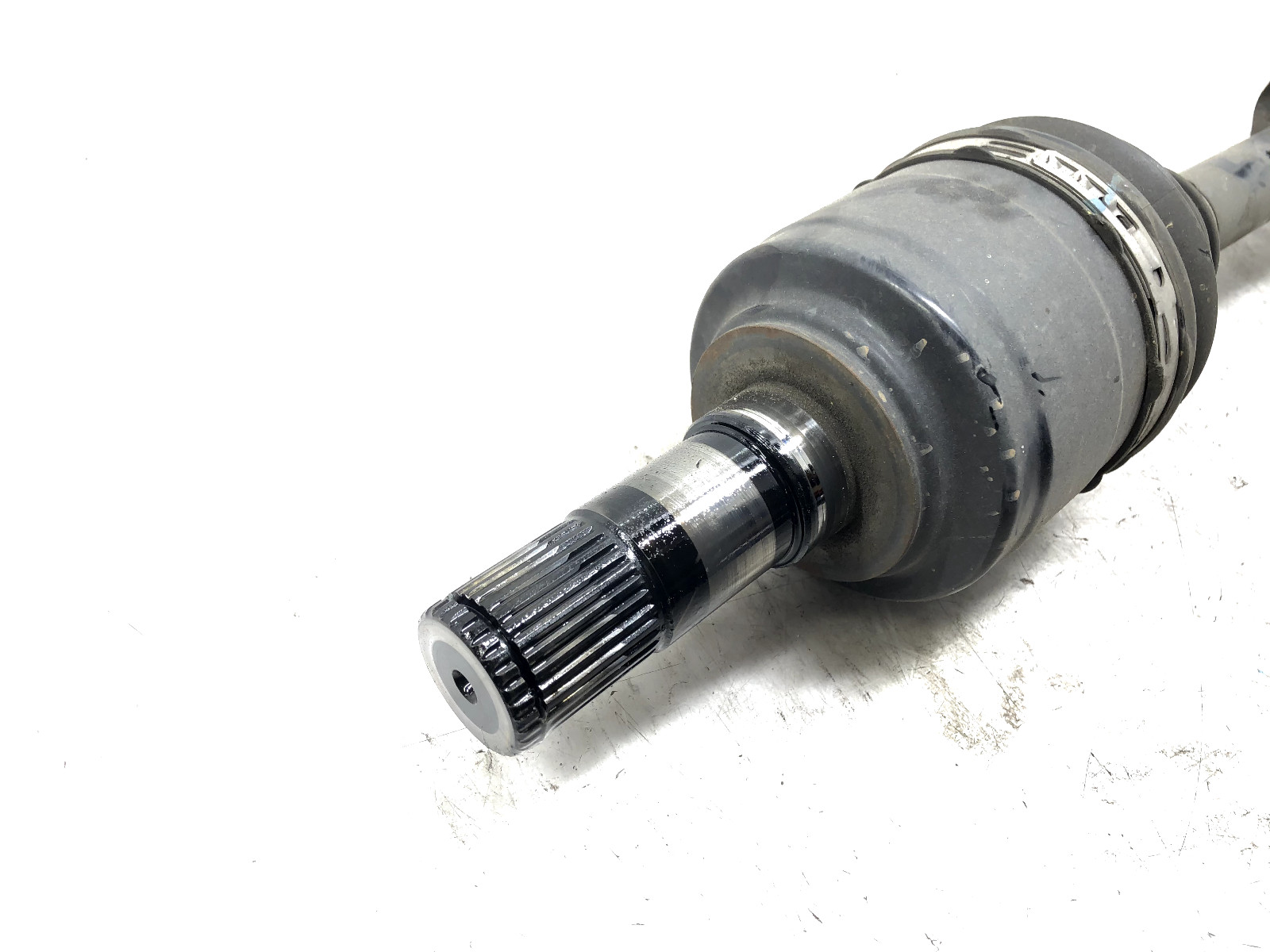 2014-2017 MASERATI QUATTROPORTE AWD RIGHT PASSENGER REAR AXLE SHAFT OEM.