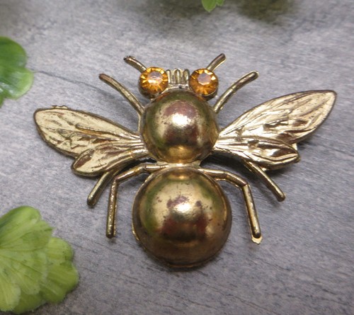 Bee Brooch Gold Tone Metal Gold Rhinestone Eyes Mid Century 50s 60s Jewelry Fair