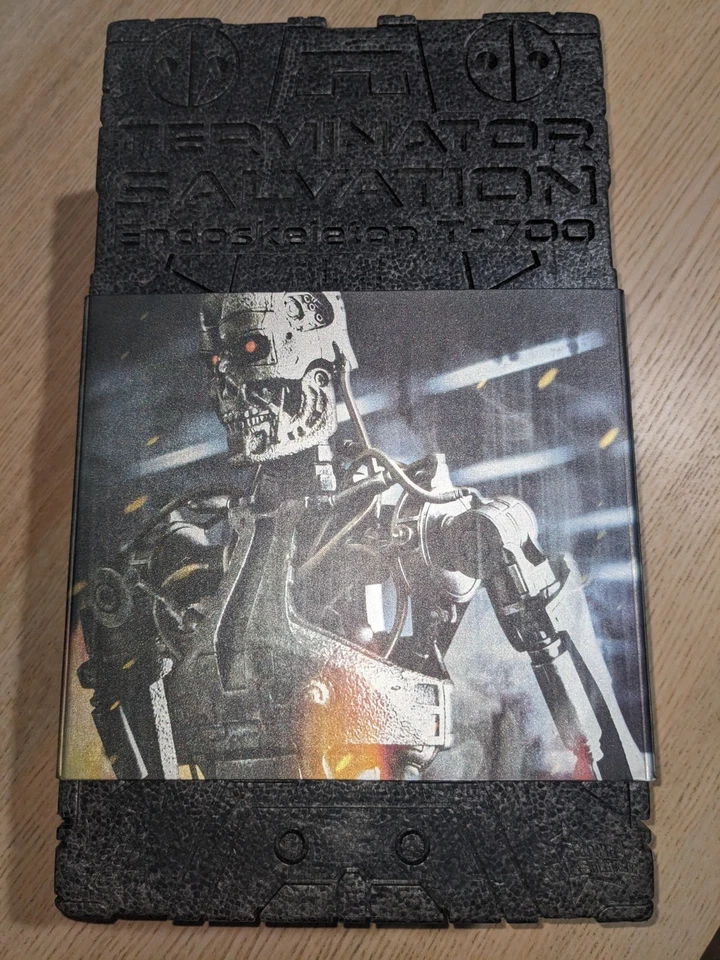 Hot Toys Terminator 4 Salvation MMS94 Endoskeleton T-700 ActionFREE SHIPPING - Image 4 of 4