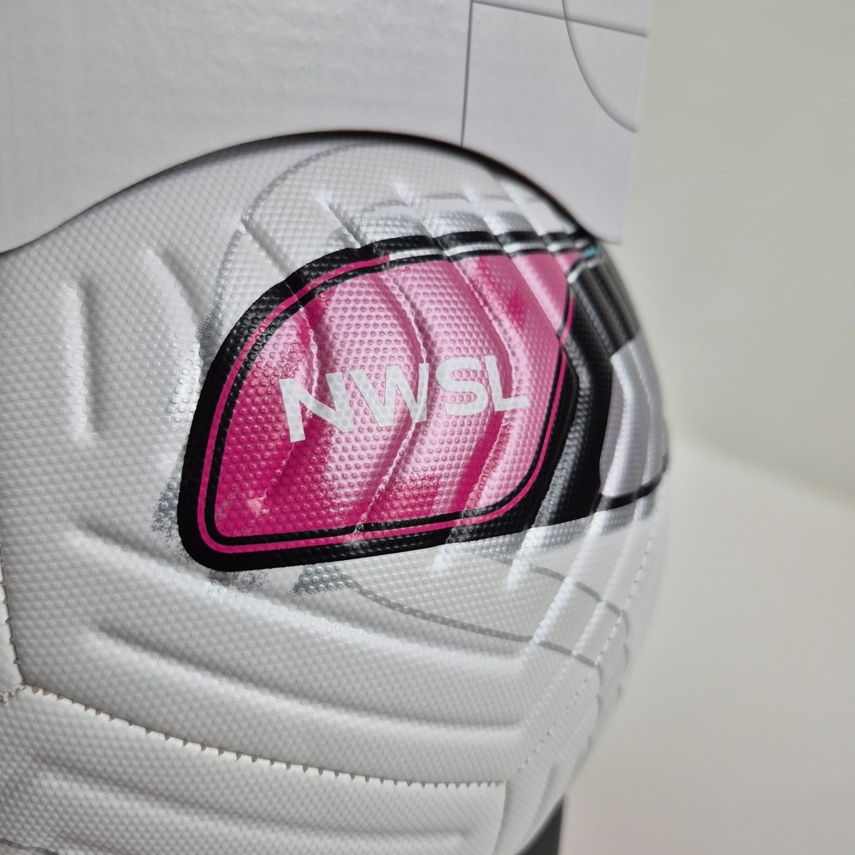 NIKE x NWSL Official 2025 Academy SoccerBall Size 5 Aerowsculpt