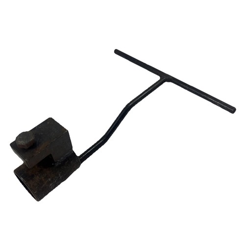 (11) 3329 Orig. VW Audi Matra Spezialwerkzeug 3329 Montagehalter Getriebe