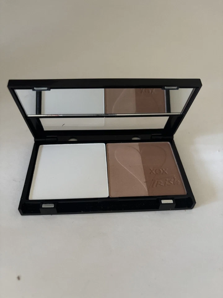 Paleta de polvo de acabado iluminador bronceador página media recargable Trish McEvoy Foto 2 de 4