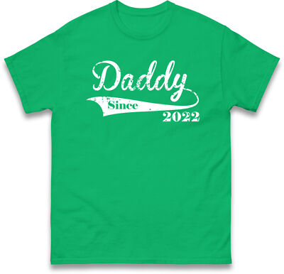 Daddy Since 2022 T-Shirt, First Time Father Apparel, Humorvolle Elternschaft Unisex Tee