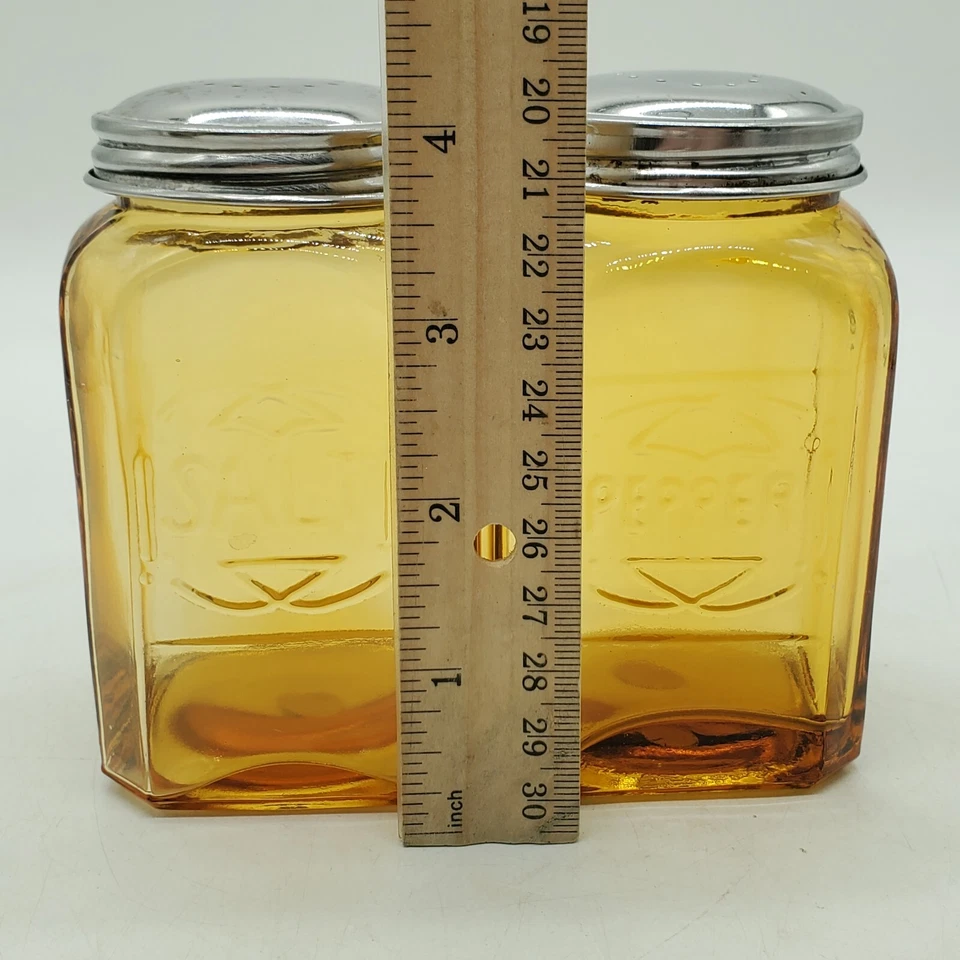 Amber Retro Glass Salt & Pepper Shakers Large Metal Tops Foto 2 de 4