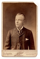CIRCA 1890s CABINET CARD HULTGREEN HANDSOME YOUNG MAN IN SUIT CHICAGO ILLINOIS