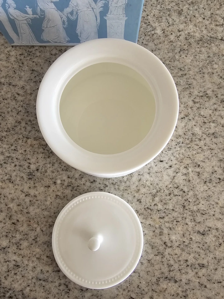 Brand New Boxed Wedgwood Intaglio Lidded Bone China Box - image 2 of 4