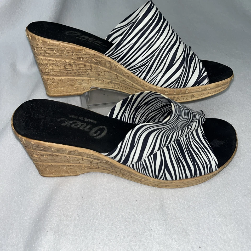 Sandalias/diapositivas de cuña Onex para mujer talla 10 con patrón de cebra Foto 2 de 4