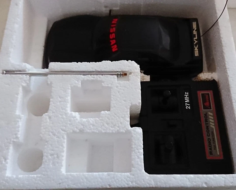 Asahi Toy Radio Control Skyline GT-R (BNR32) 1/20 W/BOX USED From Japan #T0009 - Image 2 of 4