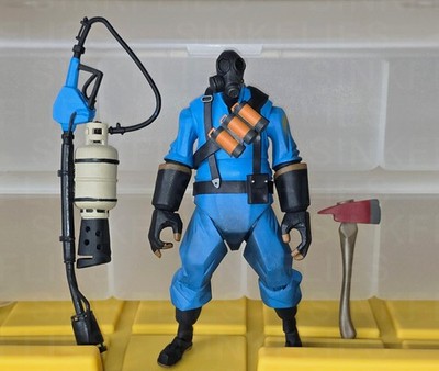 Team Fortress 2 NECA Action figure- PYRO (Blue) + All Accessories (loose figure)