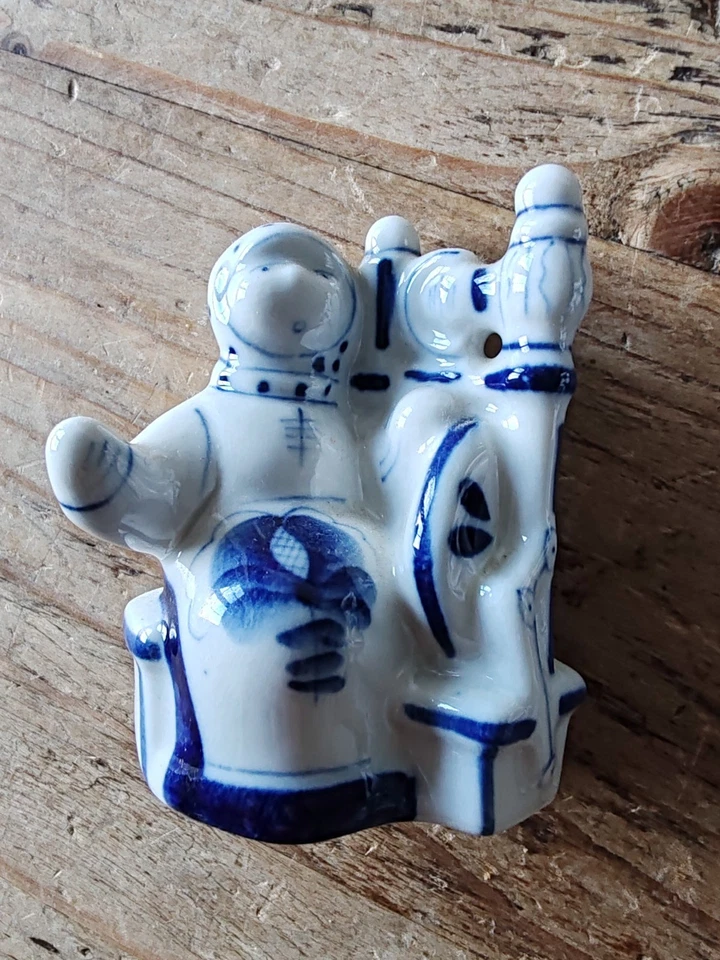VINTAGE RUSSIAN & DUTCH MINIATURE BLUE WHITE GZHEL & DELFT PORCELAIN ASSORTMENT - Image 4 of 4