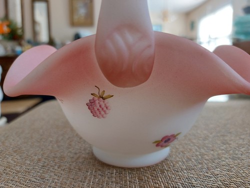 HAND PAINTED 1970'S FENTON PEACH BLOW FLORAL RUFFLE TOP BASKET W/ TAG & BOOKLET - Picture 5 of 12