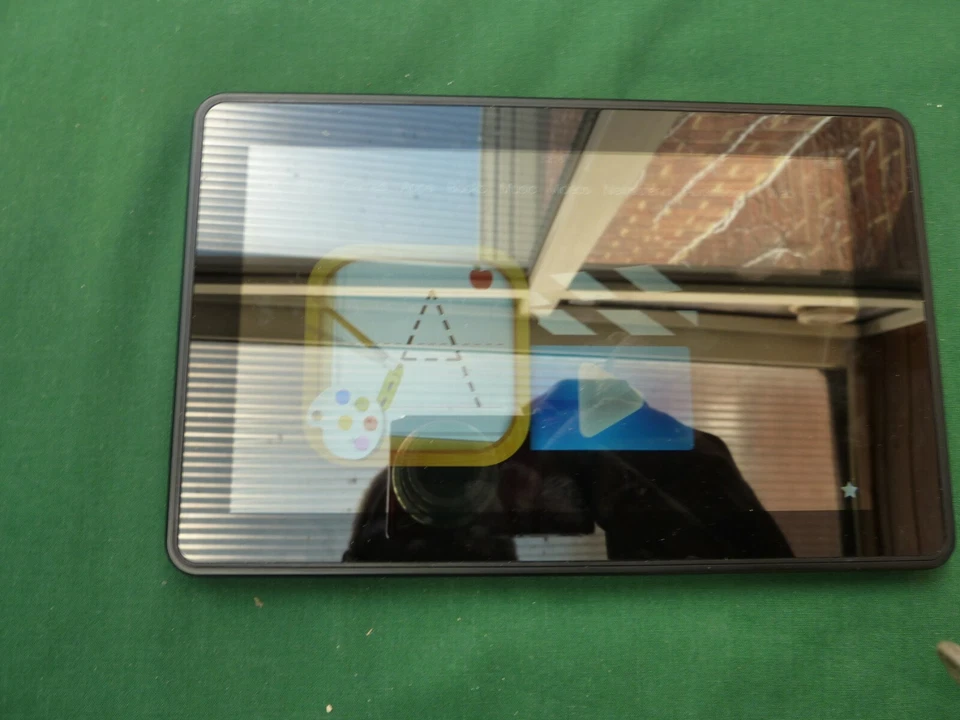 AMAZON KINDLE FIRE D01400 - Image 2 of 4