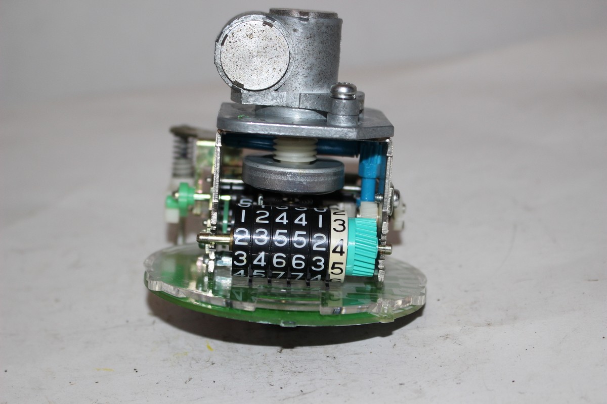 1984 KAWASAKI NINJA ZX900 SPEEDOMETER KILOMETER GAUGE METER