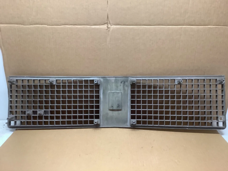 Oldsmobile 98 Regency Brougham 1978 parrilla delantera 22517257 fabricante de equipos originales usado 78 Foto 4 de 4